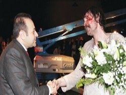 Bir Delinin Hatıra Defteri Defteri'nde bir bakan