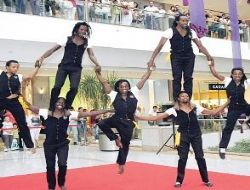 Kenyalı grubun müthiş gösterisi