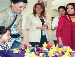 Miniklerin açtığı sergi büyülüyor