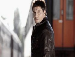 Koşan adam sahnede