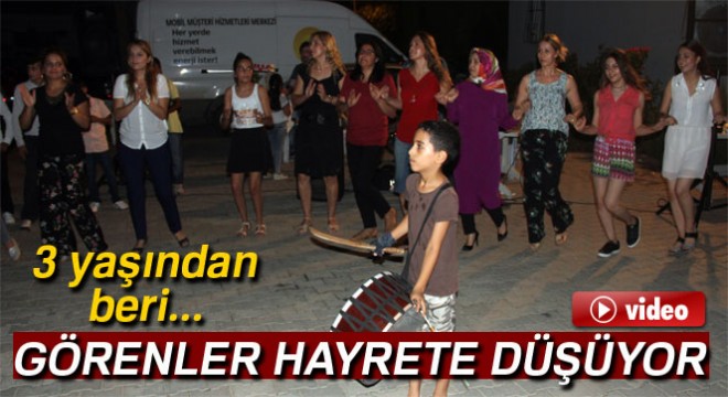 3 yaşından beri düğünlerde davul çalıyor
