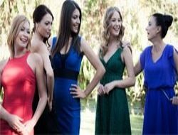 Ferhunde Hanımlar'ın bayrağını taşıyorlar