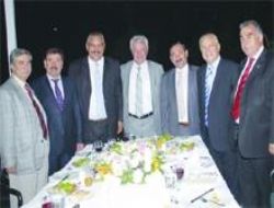 AKP'den dostluk yemeğine cümbür cemaat ambargo