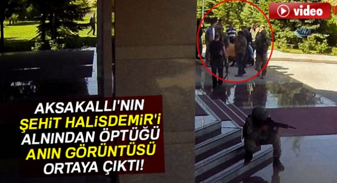 Aksakallı Halisdemir'i alnından böyle öptü