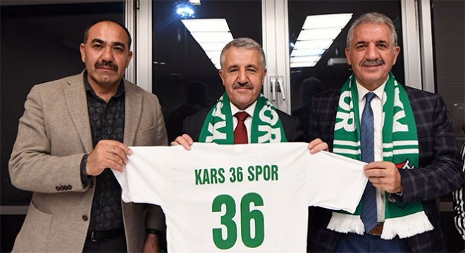 Bakan Arslan, Kars 36 Spor'u ziyaret etti