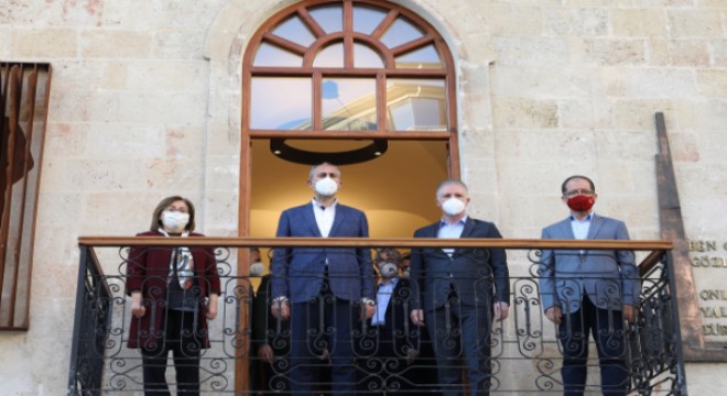 Bakan Gül, Arkeoloji Enstitüsü'nü ziyaret etti