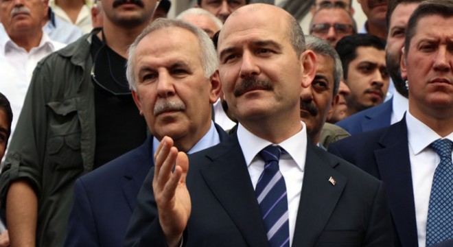 Bakan Soylu'dan cami çıkışı çocuklara harçlık