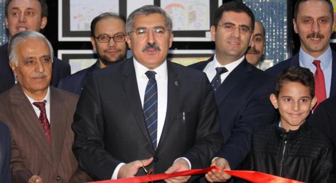 Çocuklar hayallerindeki kütüphaneyi resmetti