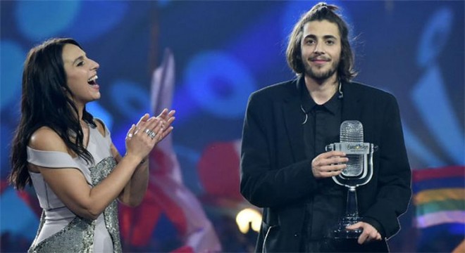 Eurovision 2017'nin kazananı belli oldu! Eurovision'da şoke eden an...