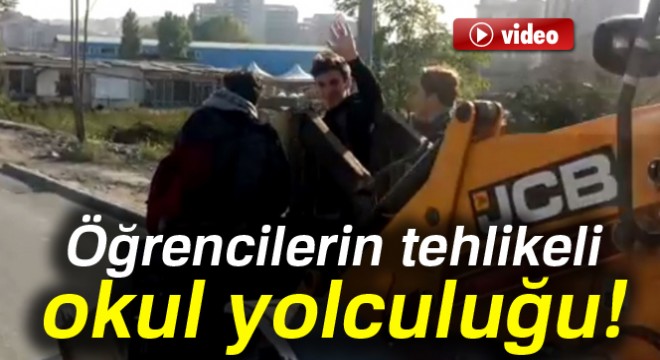 İş makinesiyle öğrencilerin okula götürüldüğü anlar kamerada