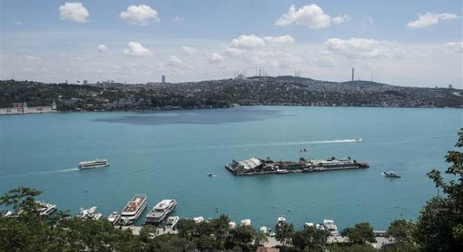 İstanbul Boğazı'nın rengi şaşırttı! Uzmanlar rahatlattı