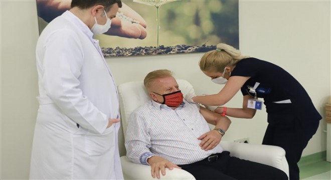 İstanbul Okan Üniversitesi Hastanesi'nde CoronaVac aşılaması başladı