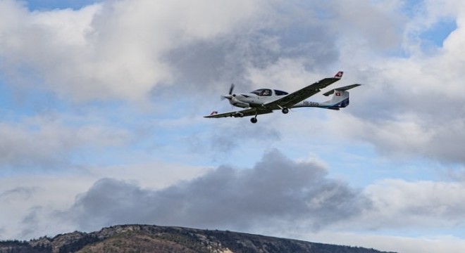 İstanbul'da eğitim uçağı düştü: 1 yaralı