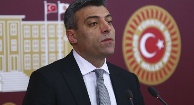 Kadın personeli taciz etti, bakanlıktan kovuldu