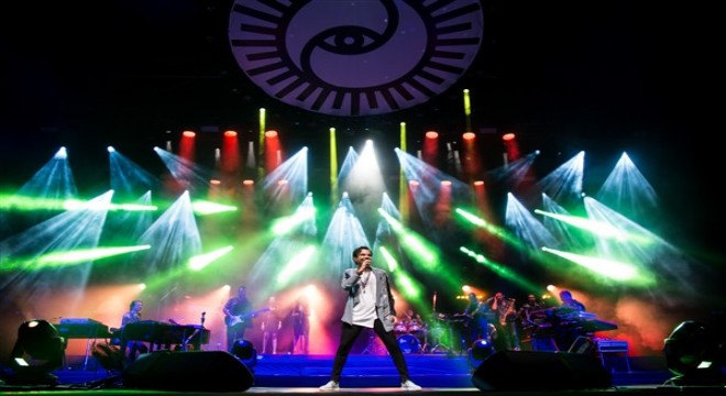 Kenan Doğulu üst üste iki gece Harbiye Cemil Topuzlu Açıkhava Sahnesi'nde sevenleriyle buluştu