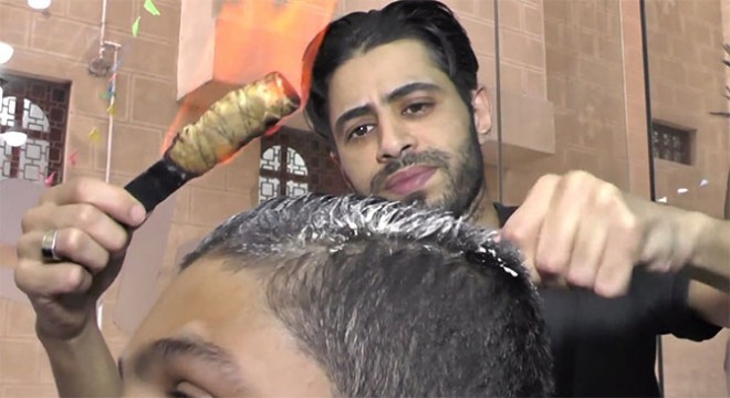 Mısırlı berberden ürperten saç kesimi