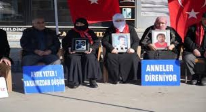 Muş'ta Ailelerin Nöbeti Devam Ediyor