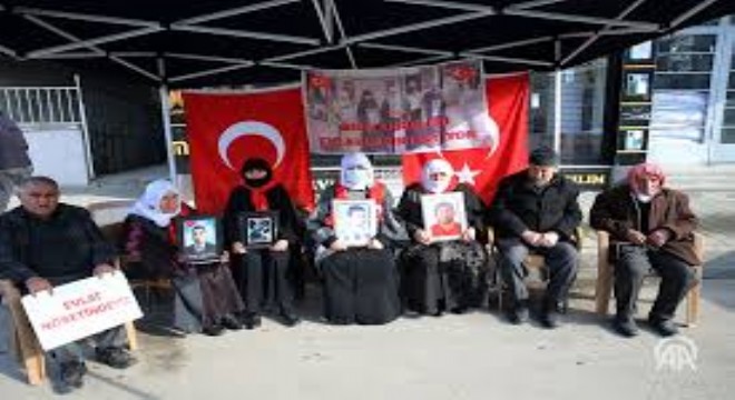 Muş'ta PKK Tarafından Kaçırılan Çocuklar İçin Eylem Sürüyor