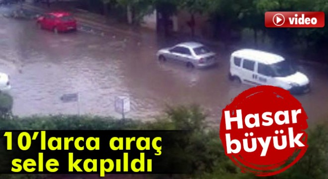 Otomobiller sel sularına kapıldı