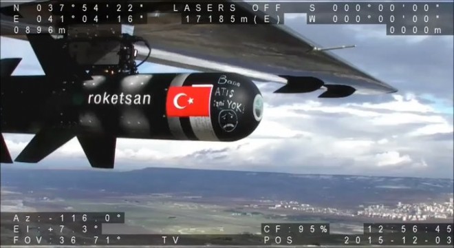 Selçuk Bayraktar, yeni Sanayi ve Teknoloji Bakanı Varank'ı Twitter'dan yayınladığı video ile tebrik etti
