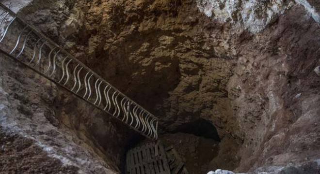 TSK ve ÖSO'nun Afrin'deki aramalarında ilçe kırsalında dev bir yer altı karargahı bulundu