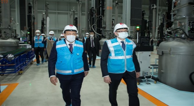 Türkiye ve Azerbaycan Enerji Bakanları Kalyon Güneş Teknolojileri Fabrikası'nı ziyaret etti
