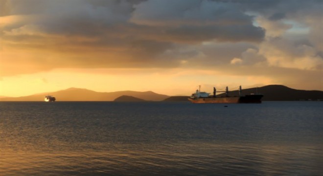 Çanakkale Boğazı'nda makine arızası yapan tanker kurtarıldı