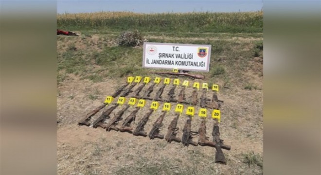 Şırnak'ta toprağa gömülü 21 tüfek ele geçirildi